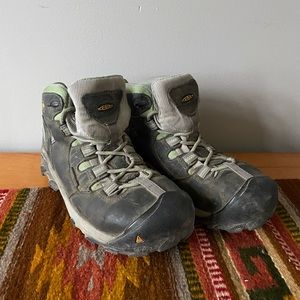 KEEN Detroit Low XT Boots Women’s 7 Steel Toe Utility/Hiking Shoes